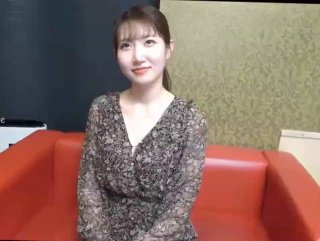 极品大学生【蔓蔓】暑期实习 兼职文员，下班了到公厕尿尿，停车场无人处自慰，玩得就是这一份心跳和刺激